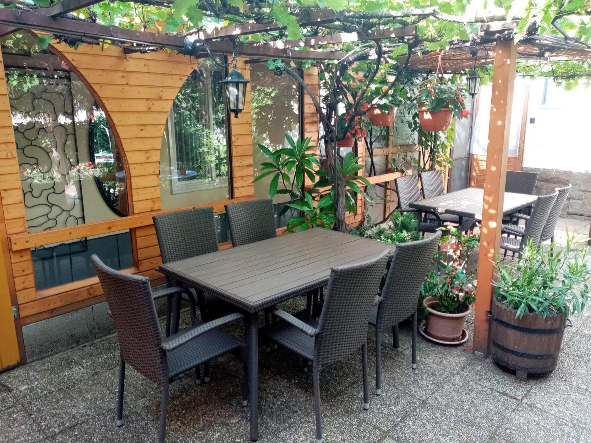Csaladi Vendeghaz Apartment Eger Exterior photo