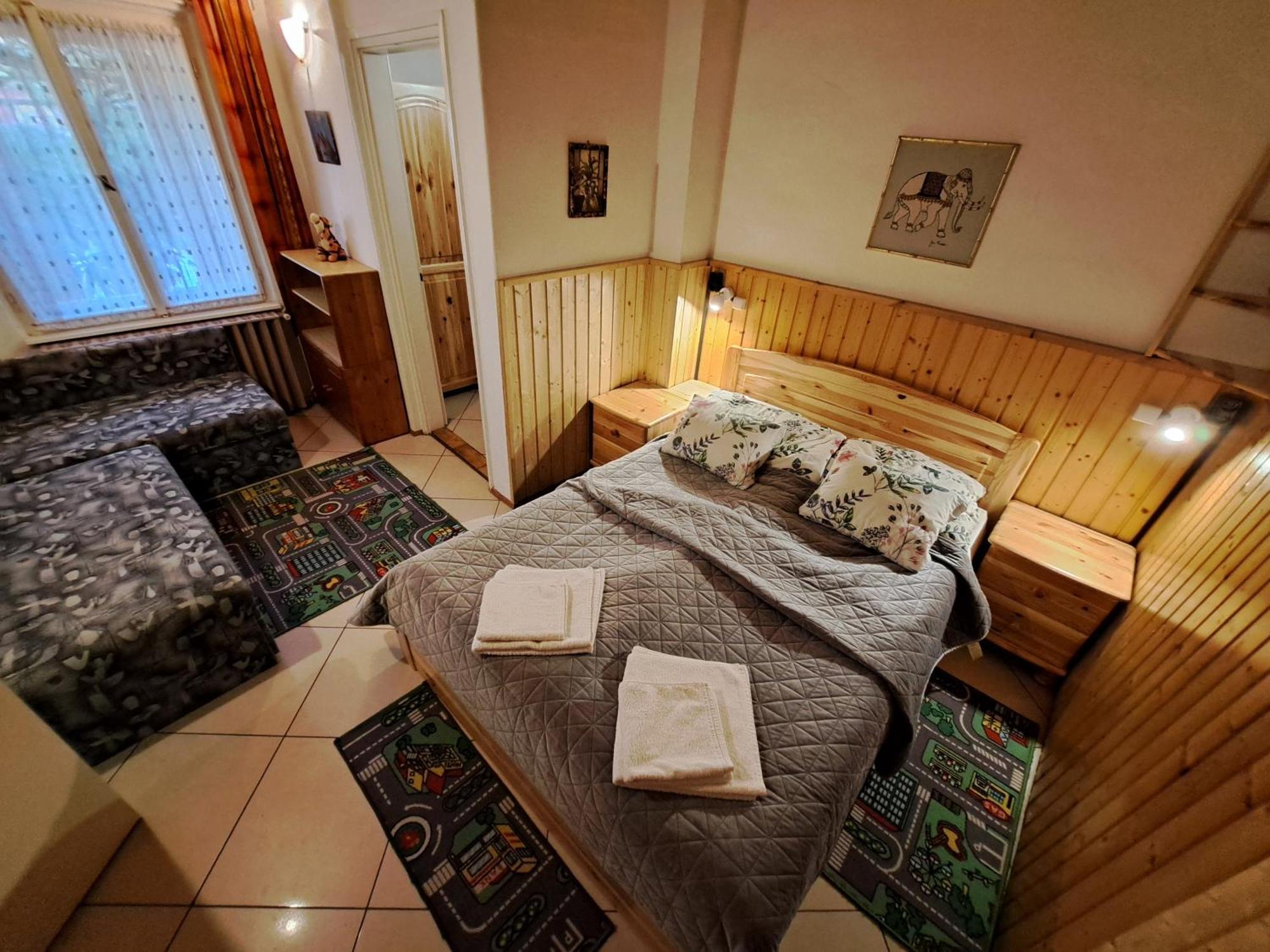 Csaladi Vendeghaz Apartment Eger Exterior photo