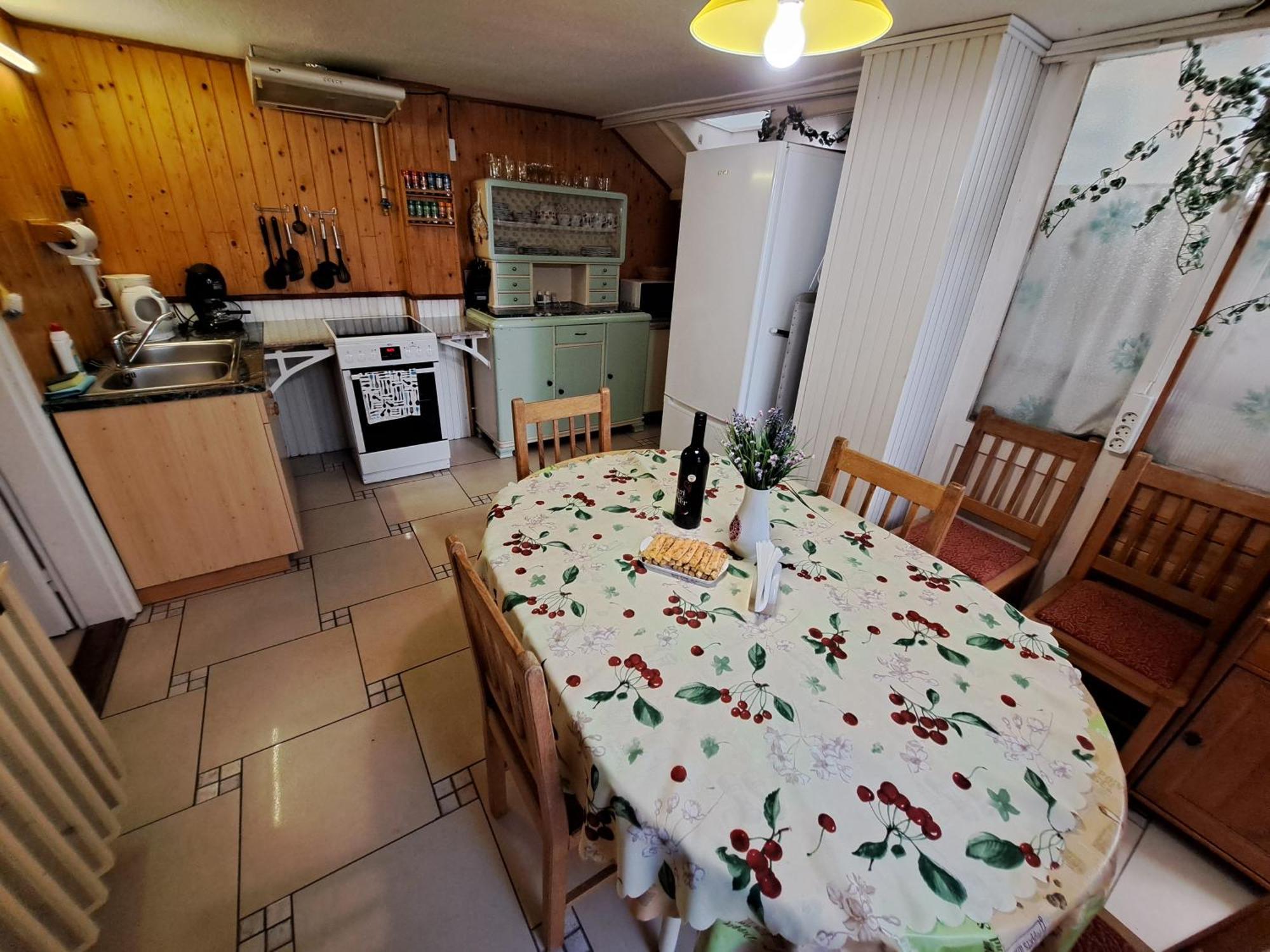 Csaladi Vendeghaz Apartment Eger Exterior photo