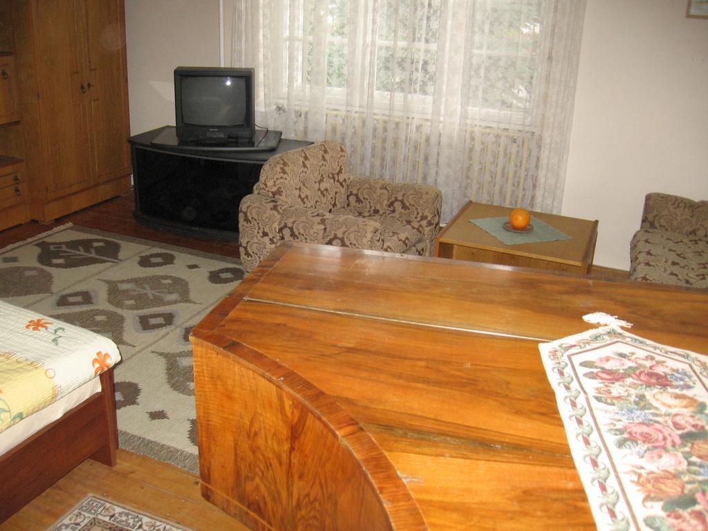 Csaladi Vendeghaz Apartment Eger Room photo