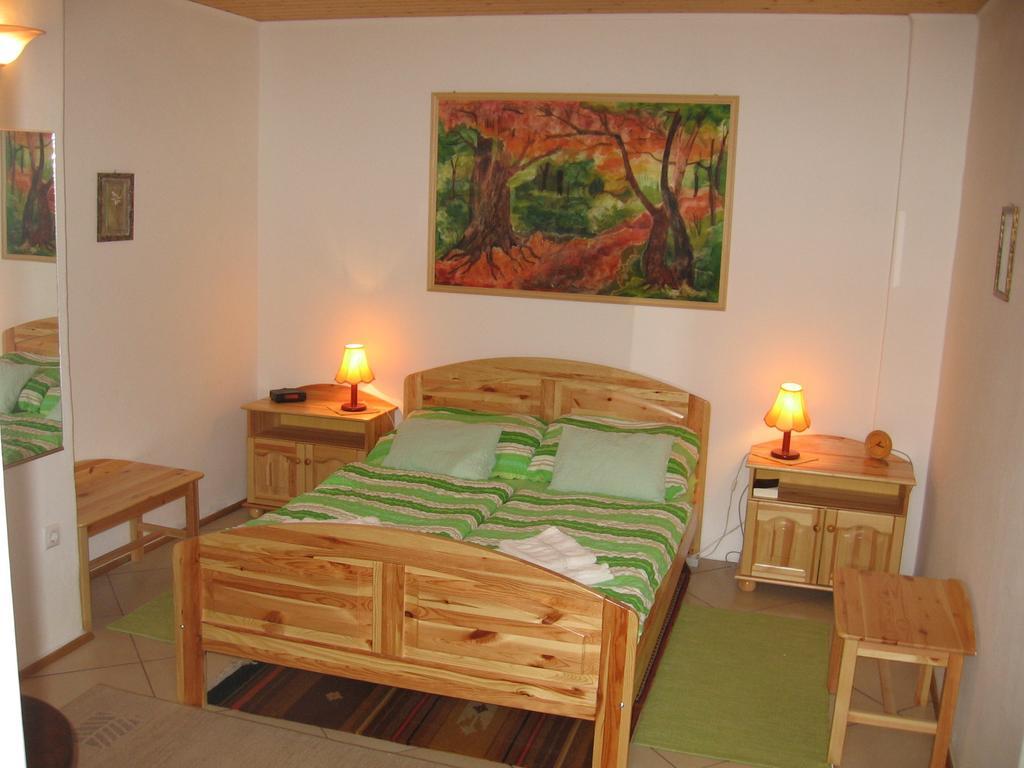 Csaladi Vendeghaz Apartment Eger Room photo