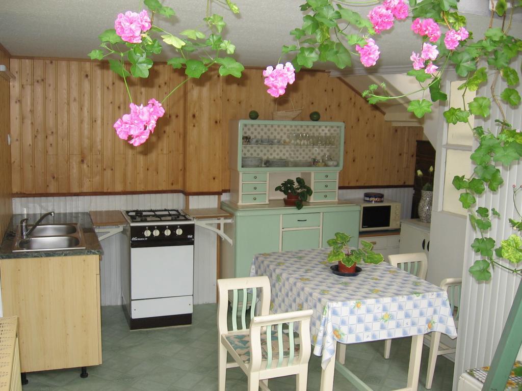 Csaladi Vendeghaz Apartment Eger Room photo